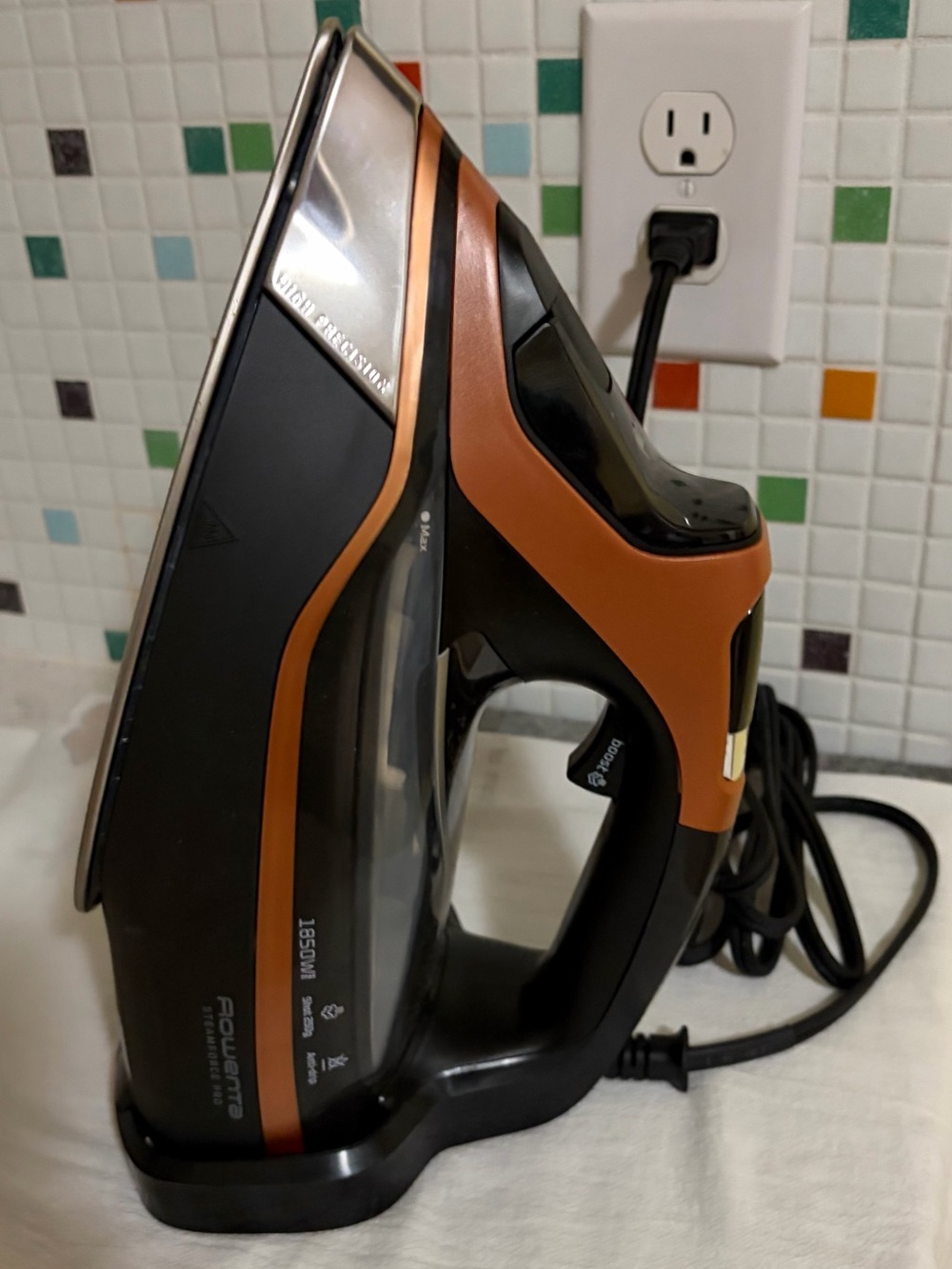 Rowenta Steam Force Pro iron, 1850 watts, like new in box, tested, works!
